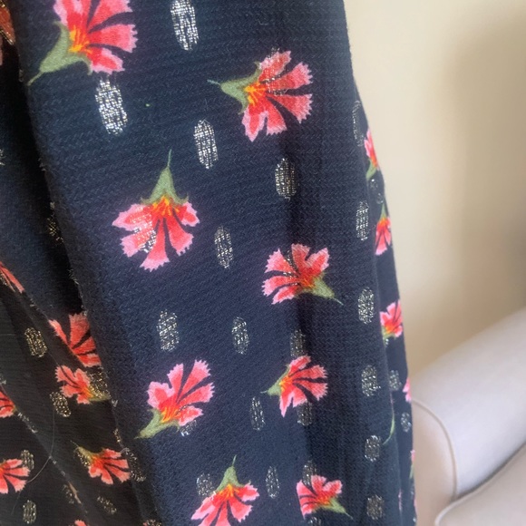 Top. Loft. Size Small. - Picture 4 of 4